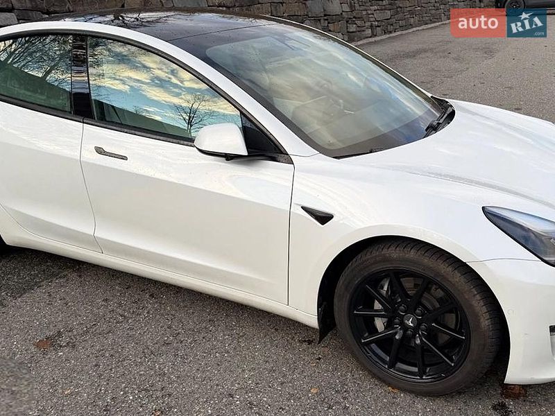 Седан Tesla Model 3 2020 в Виннице