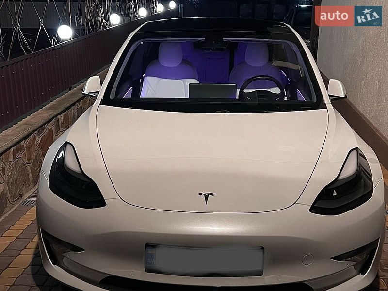 Седан Tesla Model 3 2021 в Киеве