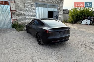 Седан Tesla Model 3 2025 в Сарнах