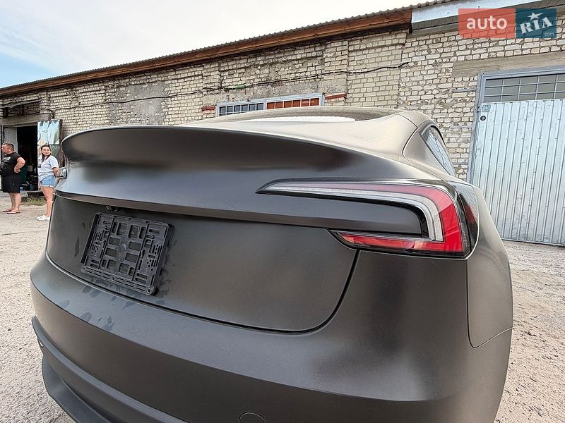 Седан Tesla Model 3 2025 в Сарнах