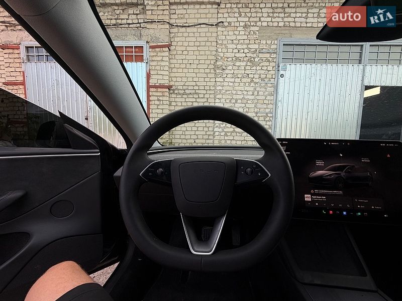 Седан Tesla Model 3 2025 в Сарнах