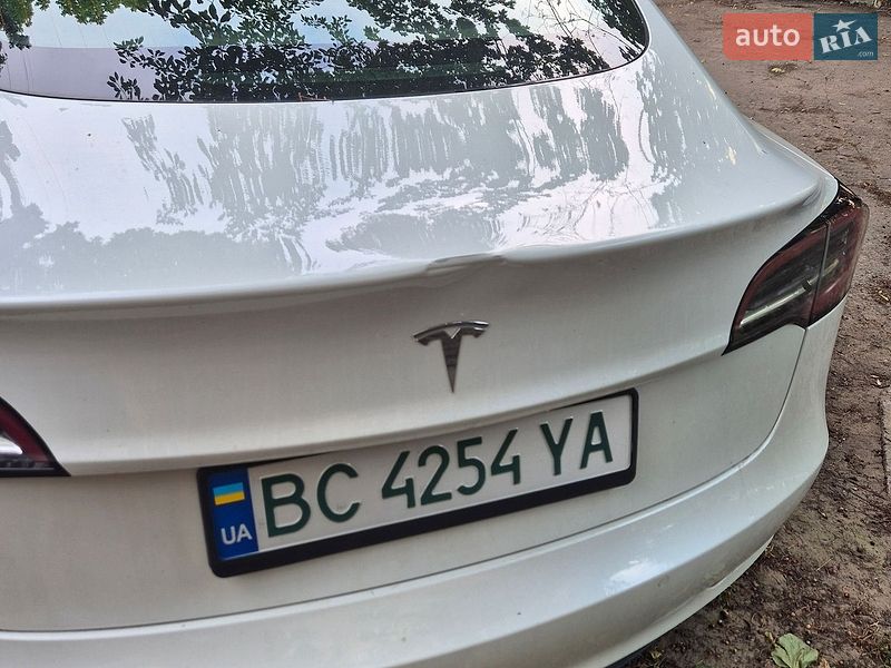 Седан Tesla Model 3 2019 в Львове