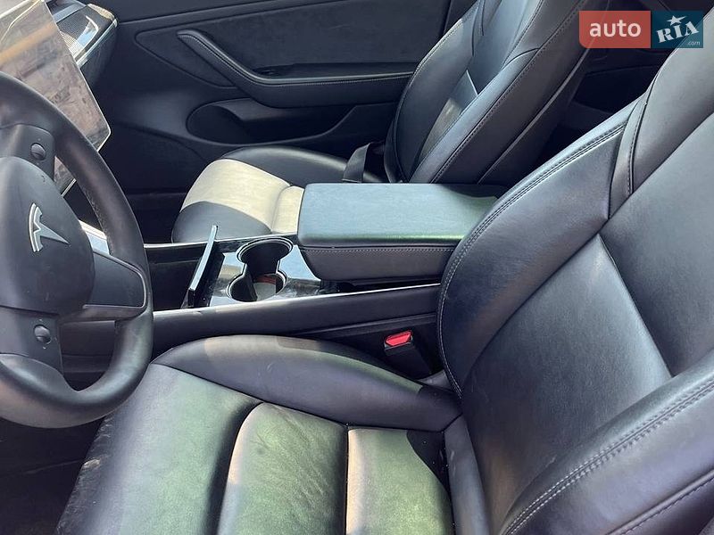 Седан Tesla Model 3 2020 в Львове
