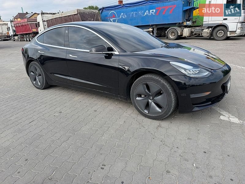 Седан Tesla Model 3 2020 в Городку