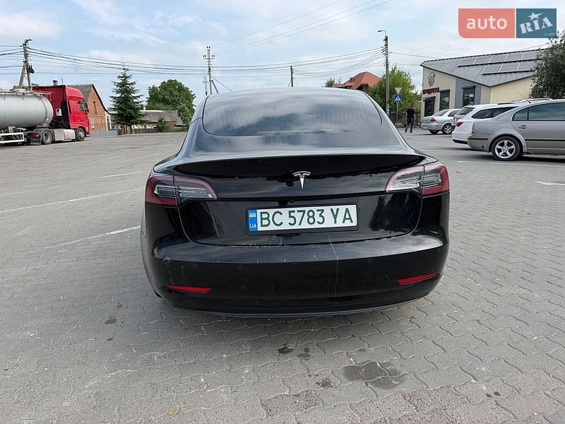 Седан Tesla Model 3 2020 в Городку