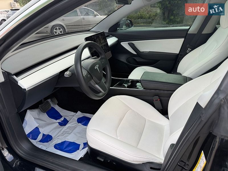 Седан Tesla Model 3 2020 в Городку