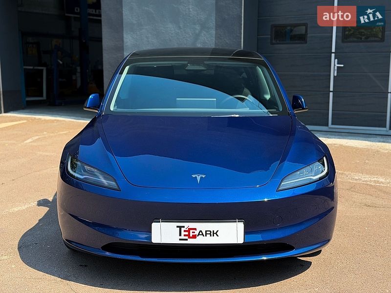 Седан Tesla Model 3 2024 в Киеве