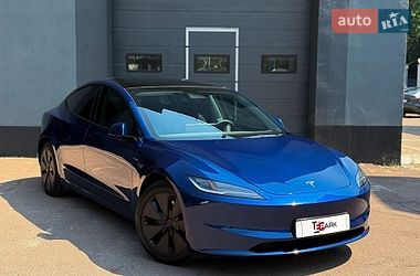 Седан Tesla Model 3 2024 в Києві
