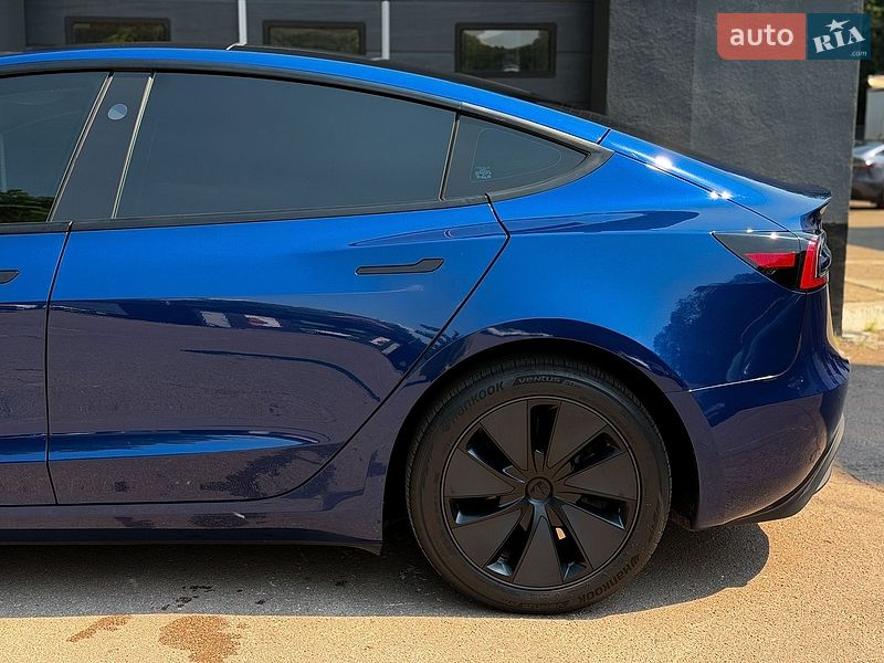 Седан Tesla Model 3 2024 в Киеве