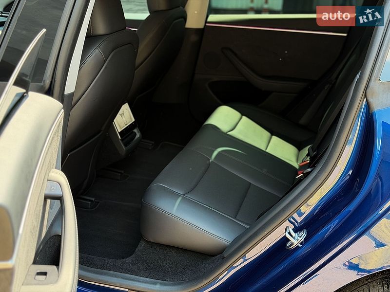 Седан Tesla Model 3 2024 в Киеве