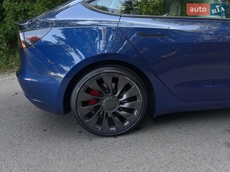 Седан Tesla Model 3 2021 в Киеве