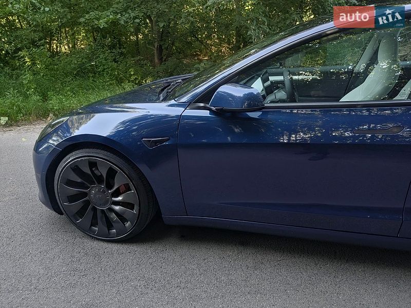 Седан Tesla Model 3 2021 в Киеве