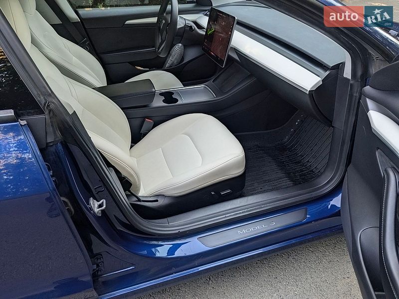 Седан Tesla Model 3 2021 в Киеве