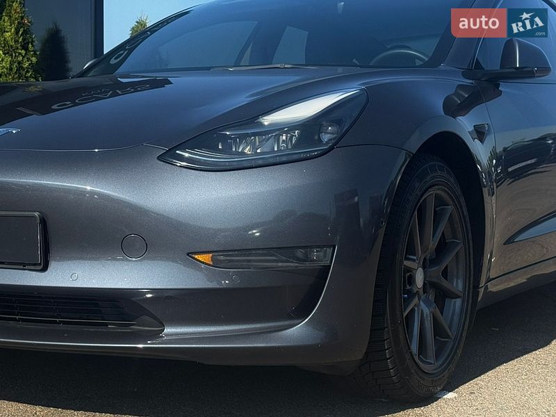 Седан Tesla Model 3 2022 в Киеве