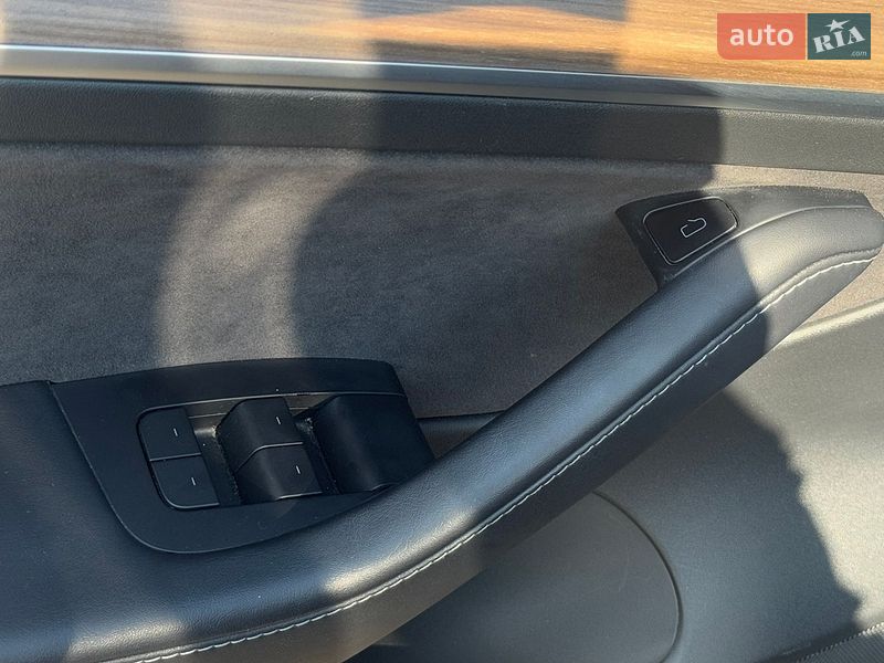 Седан Tesla Model 3 2022 в Киеве