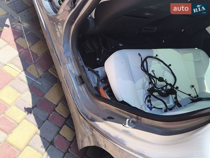 Седан Tesla Model 3 2025 в Киеве