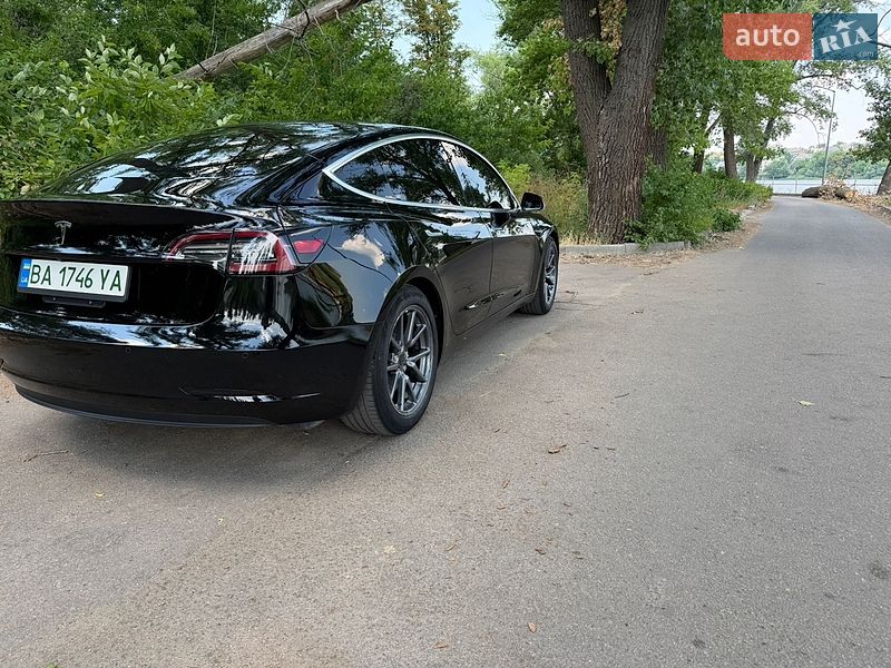 Седан Tesla Model 3 2020 в Кропивницком