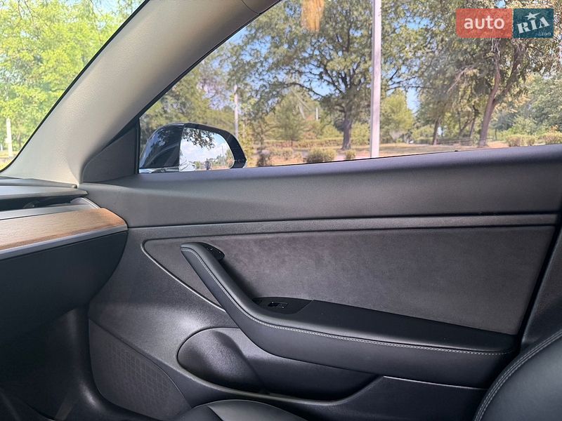 Седан Tesla Model 3 2020 в Кропивницком
