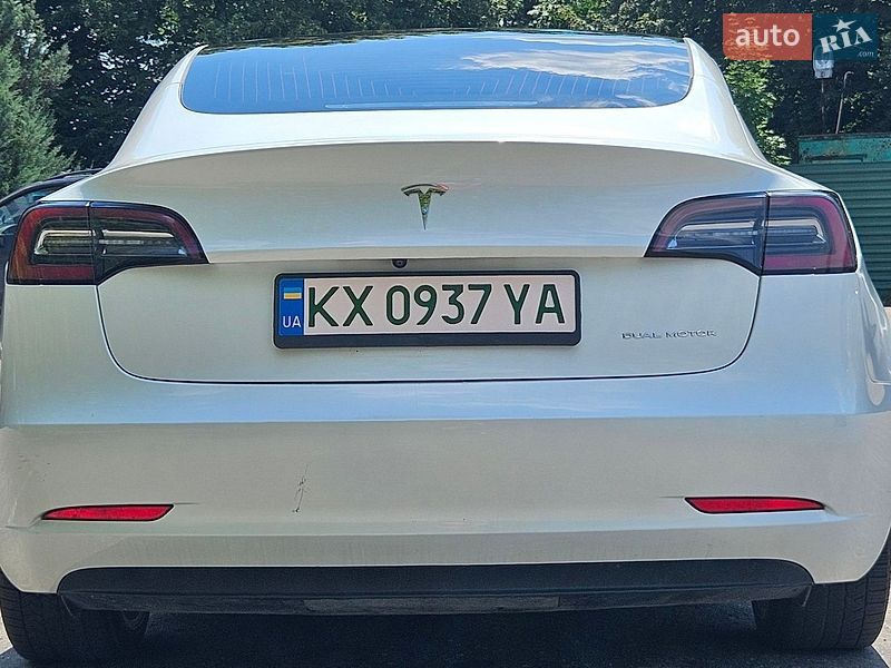 Седан Tesla Model 3 2023 в Харкові