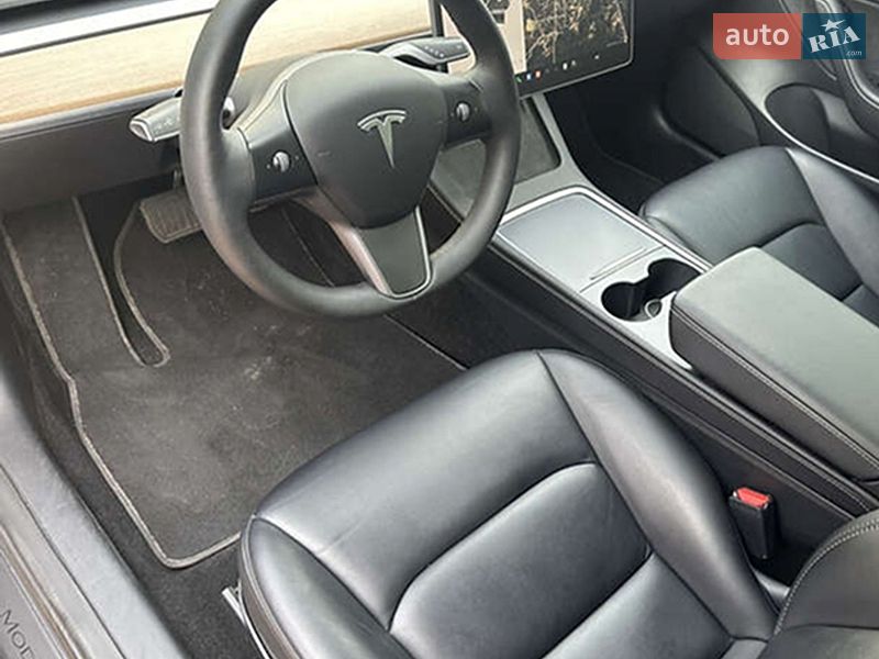 Седан Tesla Model 3 2022 в Ужгороде