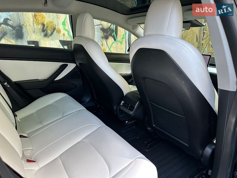 Седан Tesla Model 3 2019 в Києві