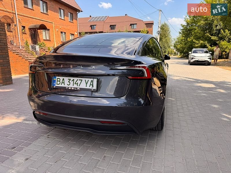 Седан Tesla Model 3 2024 в Кропивницком