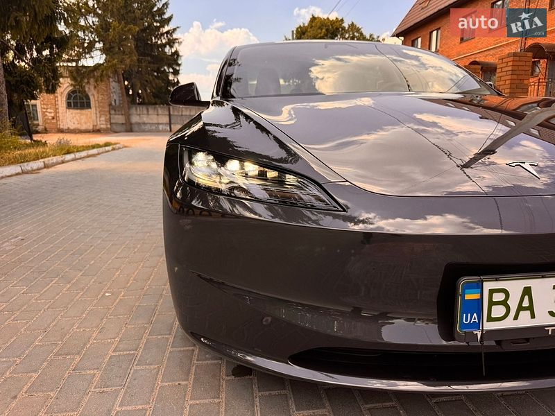 Седан Tesla Model 3 2024 в Кропивницком