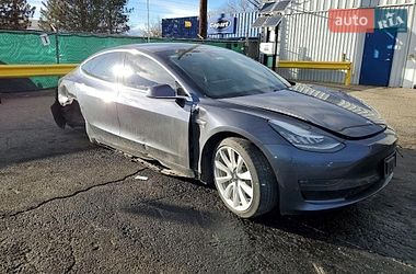 Седан Tesla Model 3 2019 в Ровно