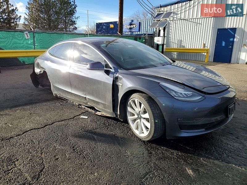 Седан Tesla Model 3 2019 в Ровно