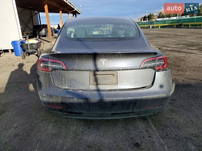 Седан Tesla Model 3 2019 в Ровно