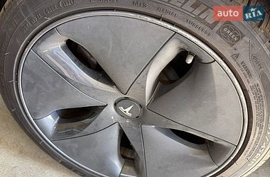 Седан Tesla Model 3 2020 в Житомире