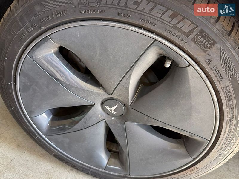 Седан Tesla Model 3 2020 в Житомире