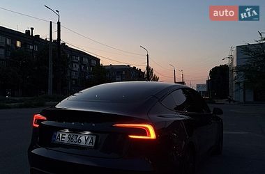 Седан Tesla Model 3 2024 в Дніпрі