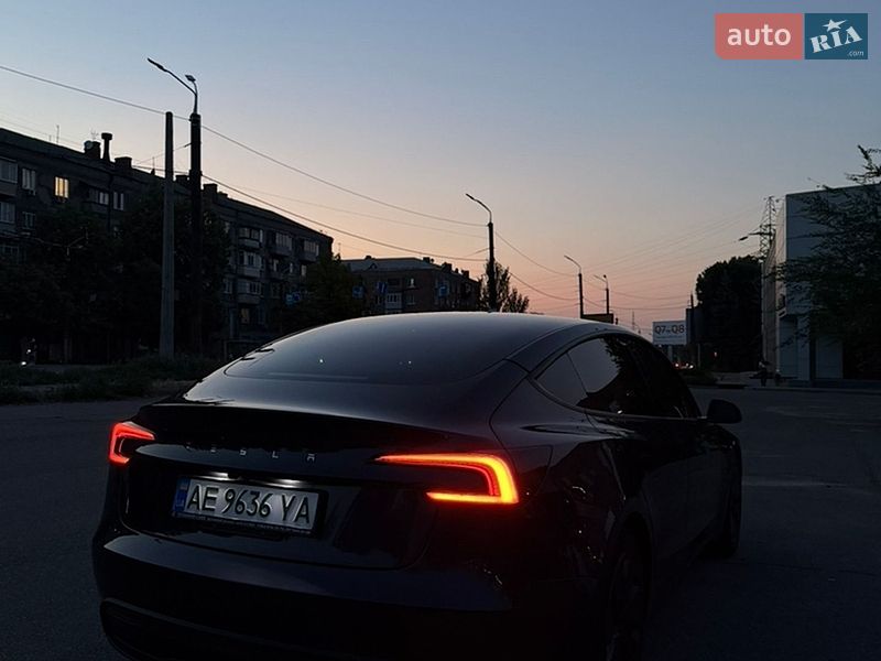 Седан Tesla Model 3 2024 в Дніпрі