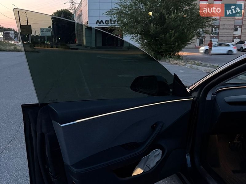 Седан Tesla Model 3 2024 в Дніпрі