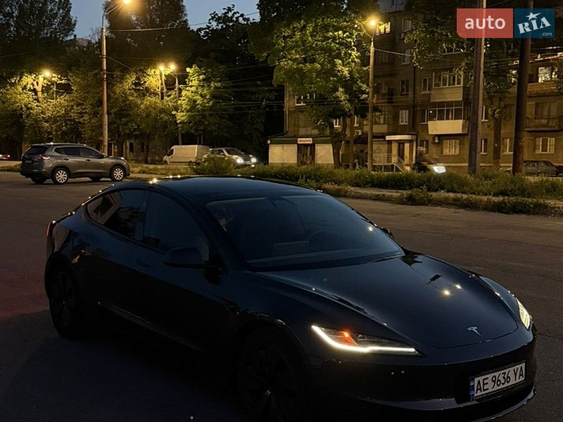 Tesla Model 3 2024