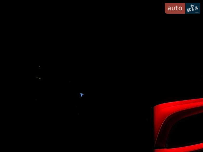 Седан Tesla Model 3 2024 в Дніпрі