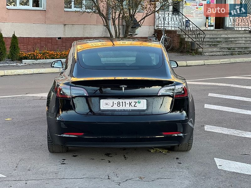 Седан Tesla Model 3 2020 в Радивилове