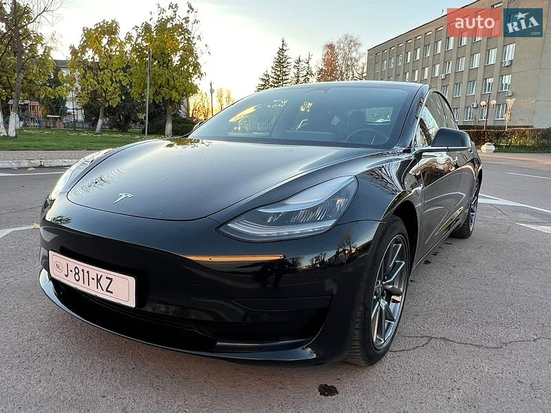 Седан Tesla Model 3 2020 в Радивилове