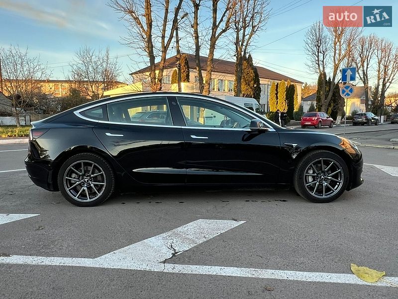 Седан Tesla Model 3 2020 в Радивилове