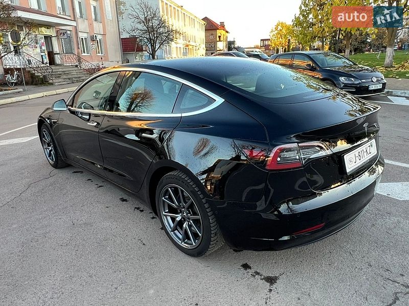 Седан Tesla Model 3 2020 в Радивилове