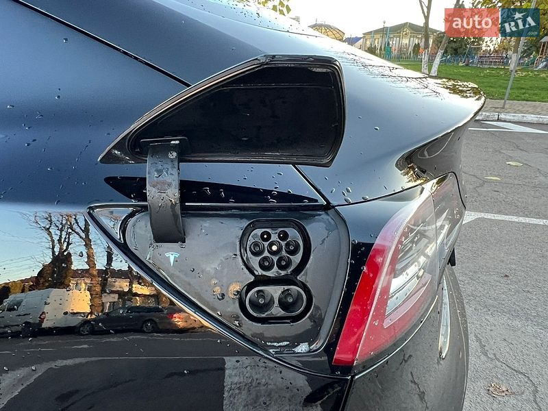 Седан Tesla Model 3 2020 в Радивилове