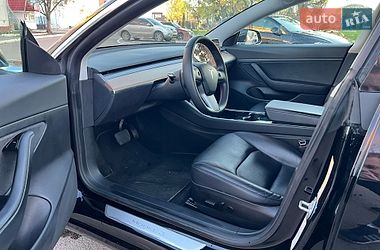 Седан Tesla Model 3 2020 в Радивилове