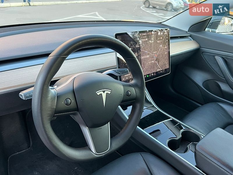 Седан Tesla Model 3 2020 в Радивилове