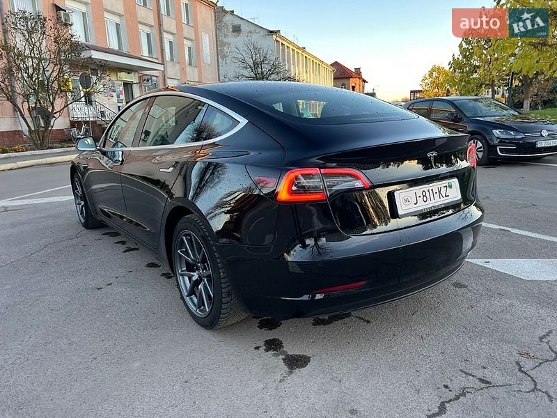 Седан Tesla Model 3 2020 в Радивилове