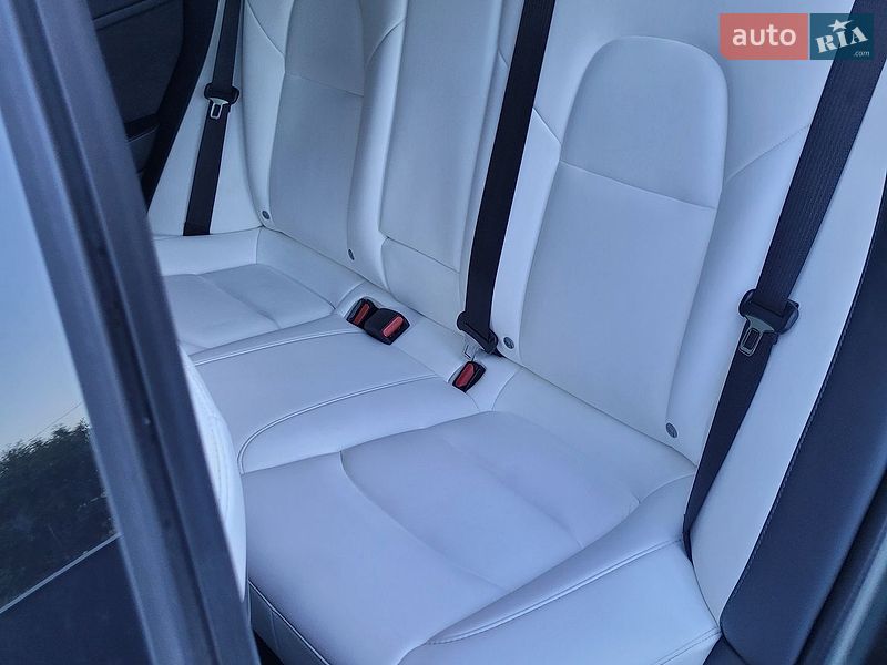 Седан Tesla Model 3 2022 в Житомире