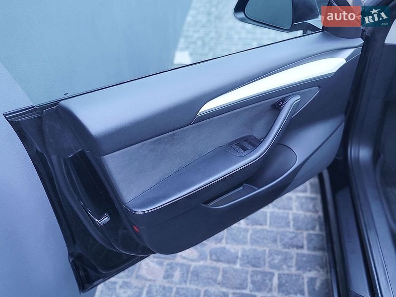 Седан Tesla Model 3 2022 в Житомире
