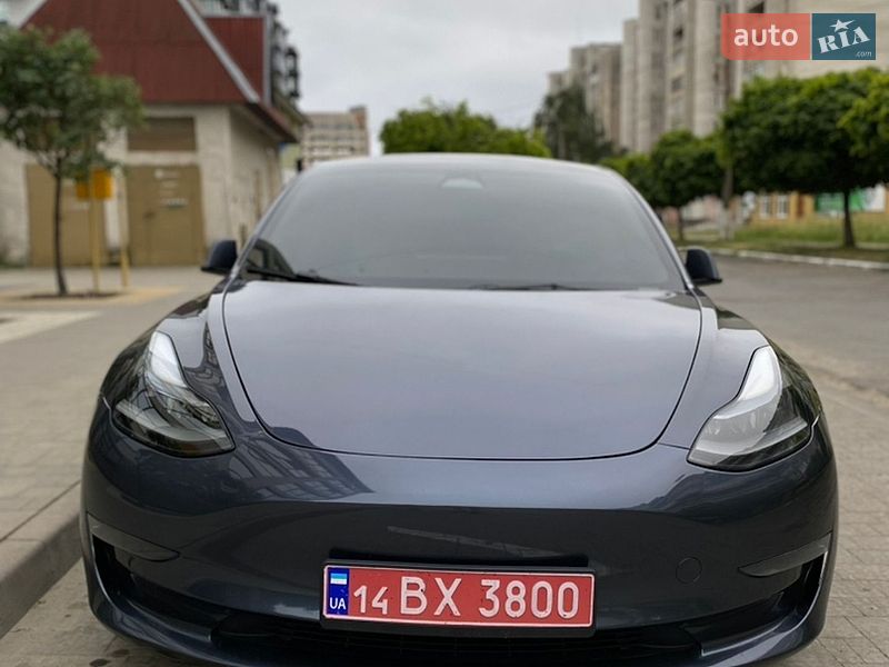 Седан Tesla Model 3 2022 в Долине