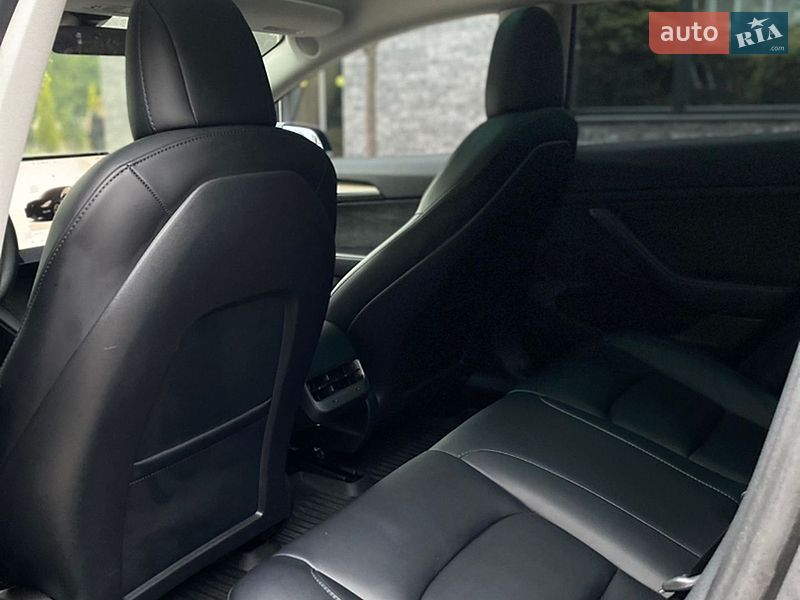 Седан Tesla Model 3 2022 в Долине
