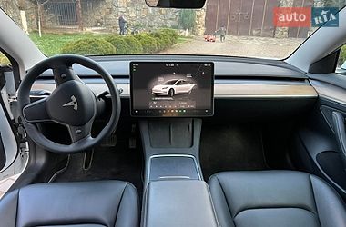 Седан Tesla Model 3 2023 в Івано-Франківську